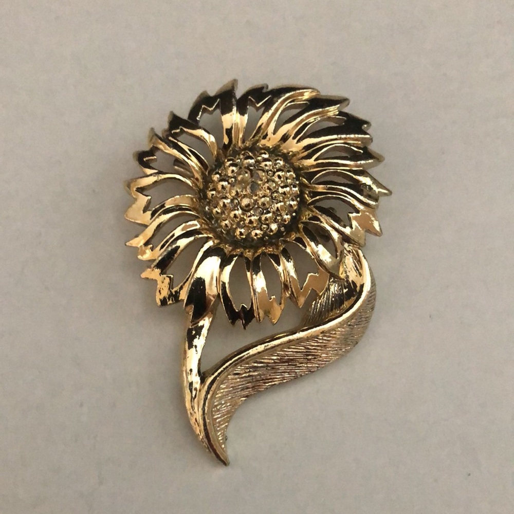Vintage Jerry’s Sunflower Pin Brooch Gold Tone Signed